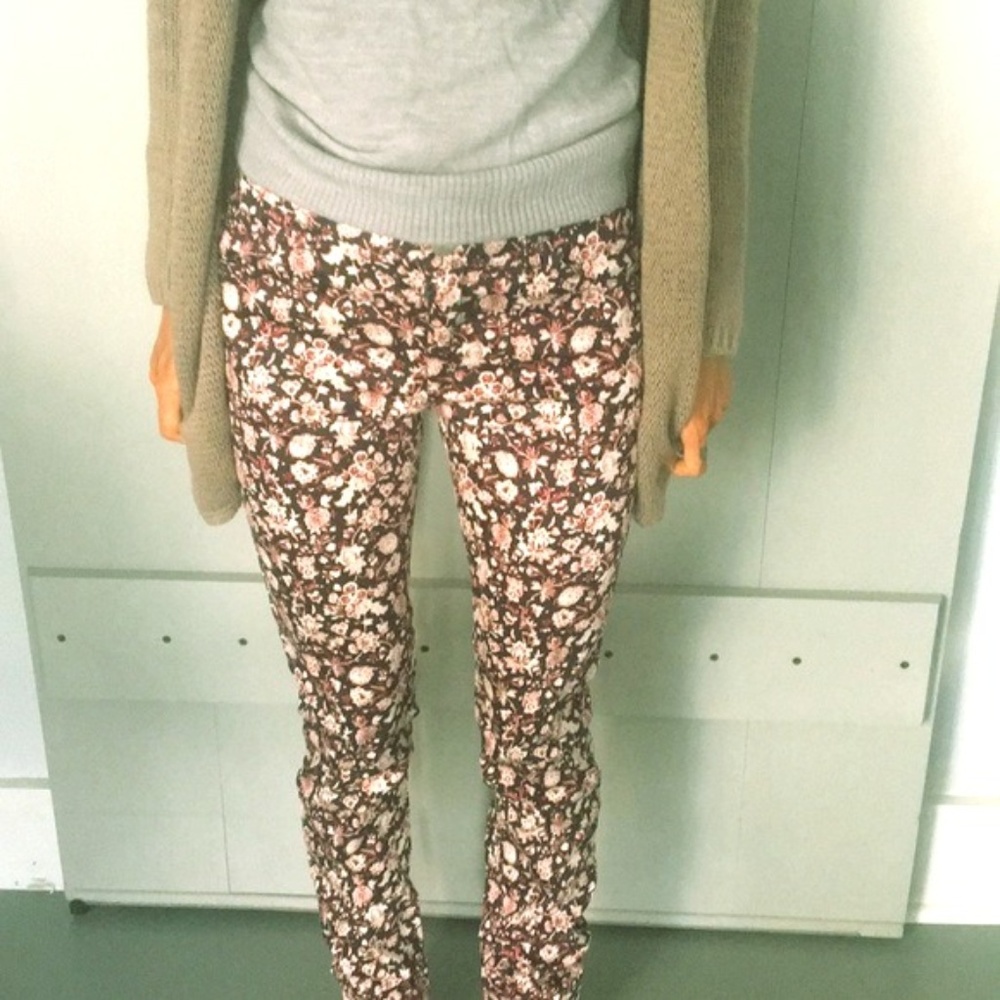 NWT. MNG Floral Women's Pants, Size 0/2